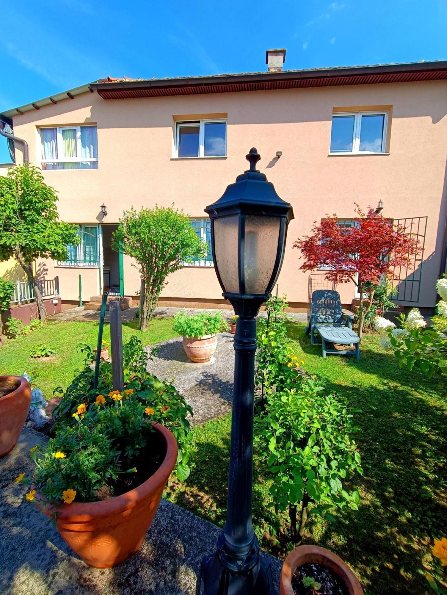 Garden Free Parking Apartment SJJ Room photo